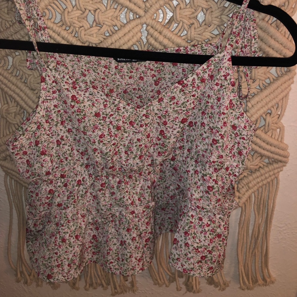 SHEIN. SIZE: small. Floral tied straps, slightly cropped, v neck.